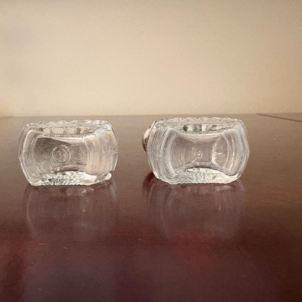 Vintage Art Deco Glass Salt and Pepper Shakers with Shell Holder - Picture 7 of 8
